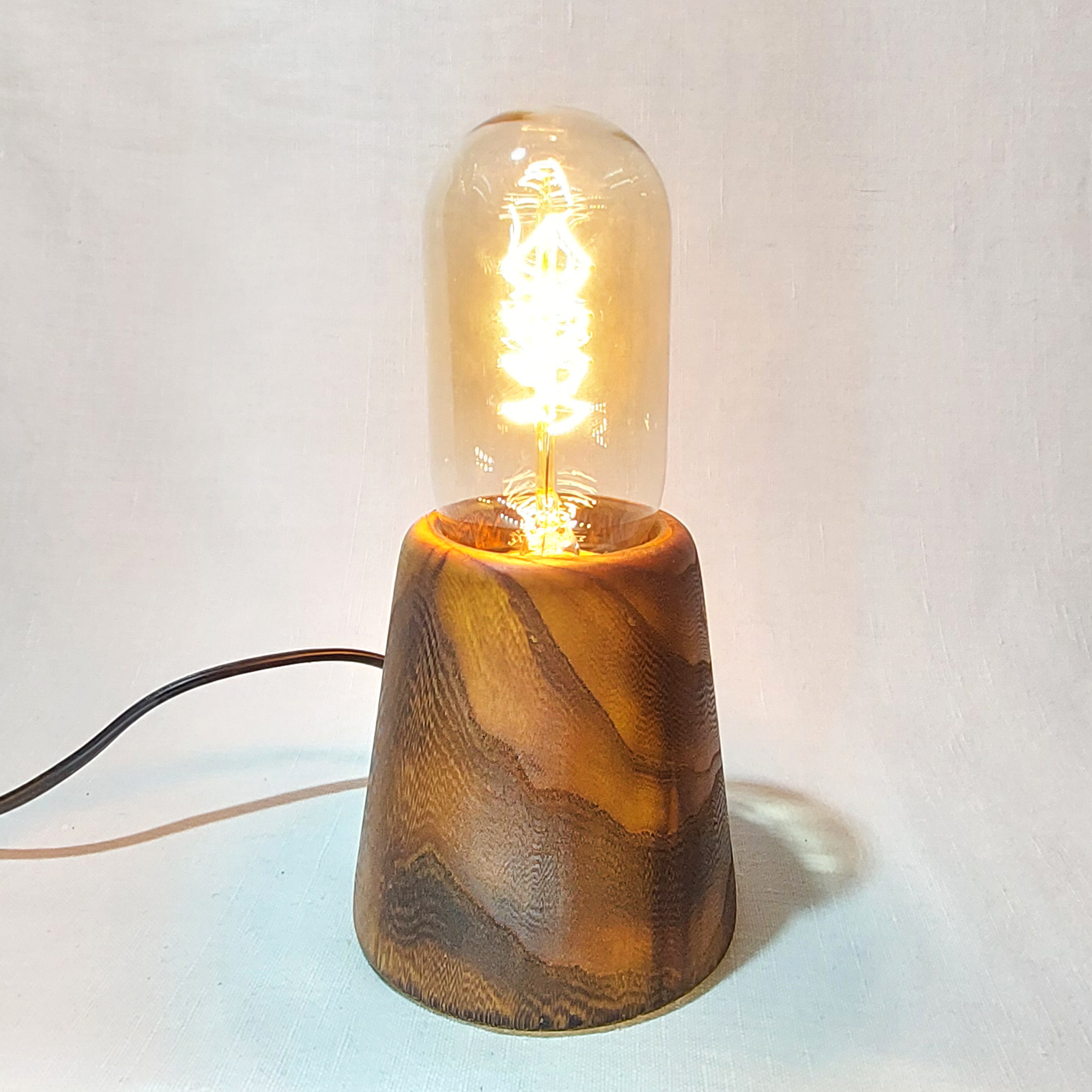 Лофт-світильник з ясеню Піраміда темна