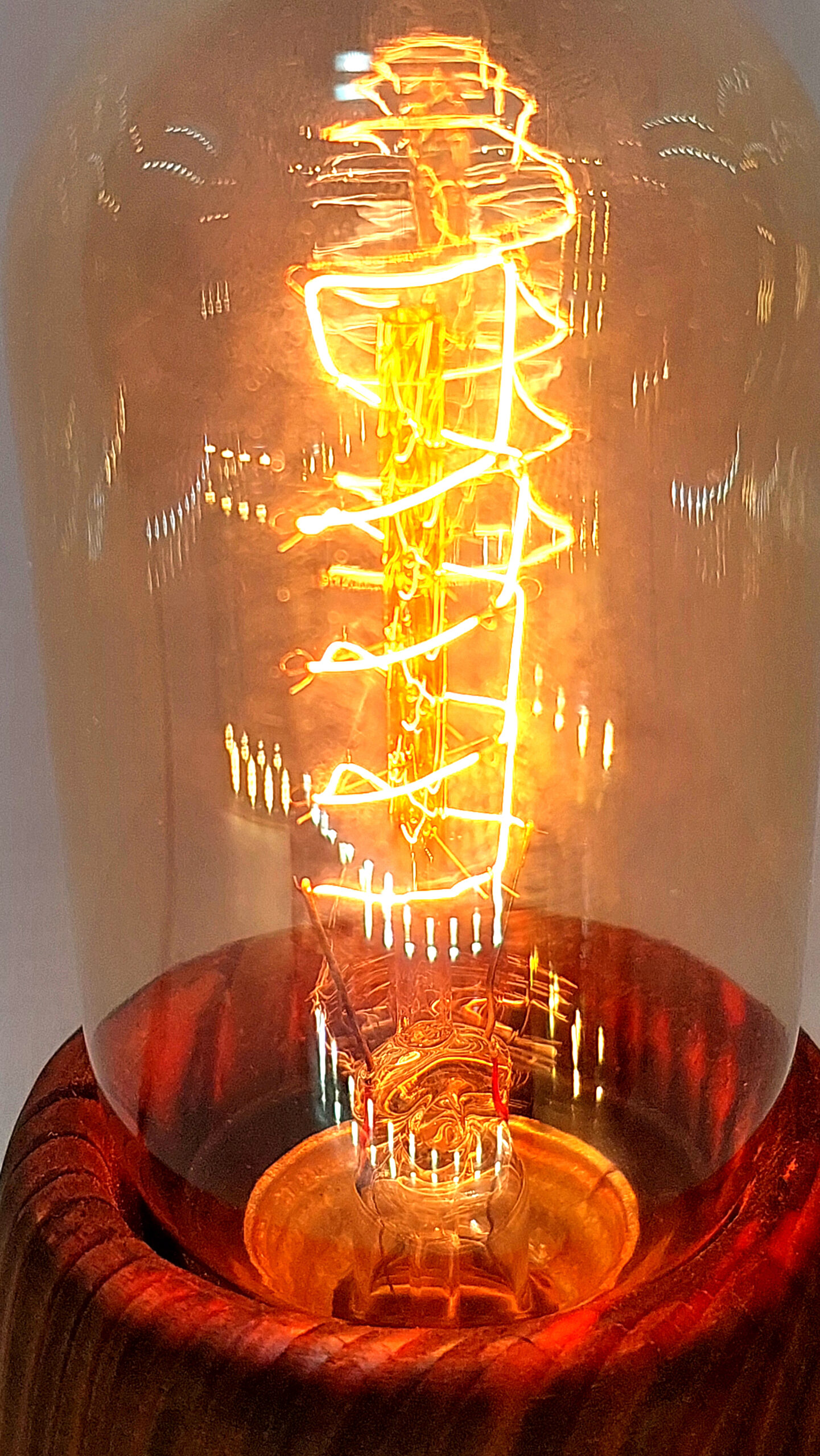 Лампа Едісона, крупний план