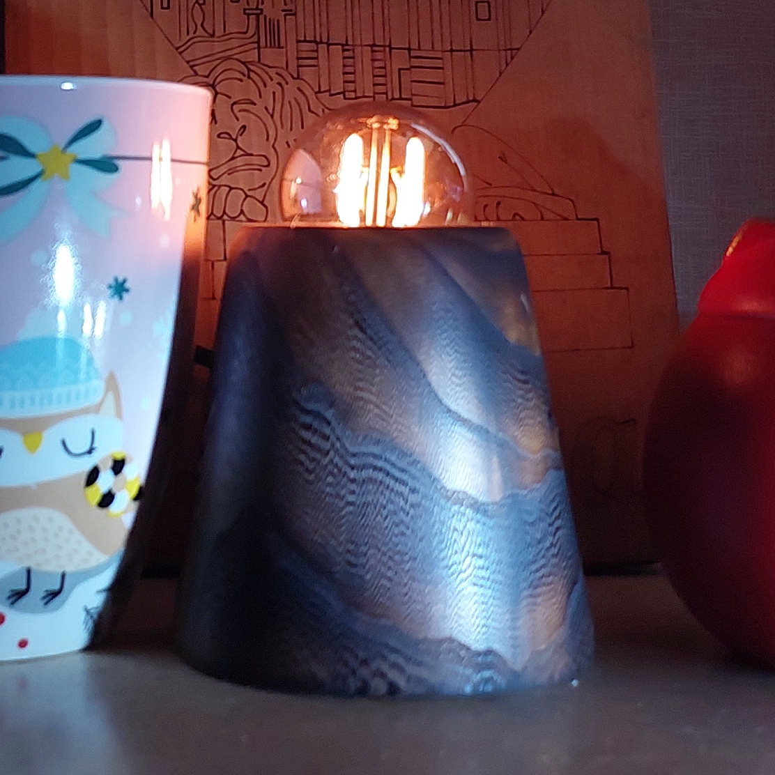 Світильник ручної роботи з темного ясеня та LED-лампою Едісона G40