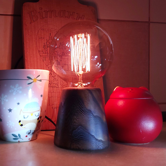 Світильник ручної роботи з темного ясеня та лампою Едісона G95