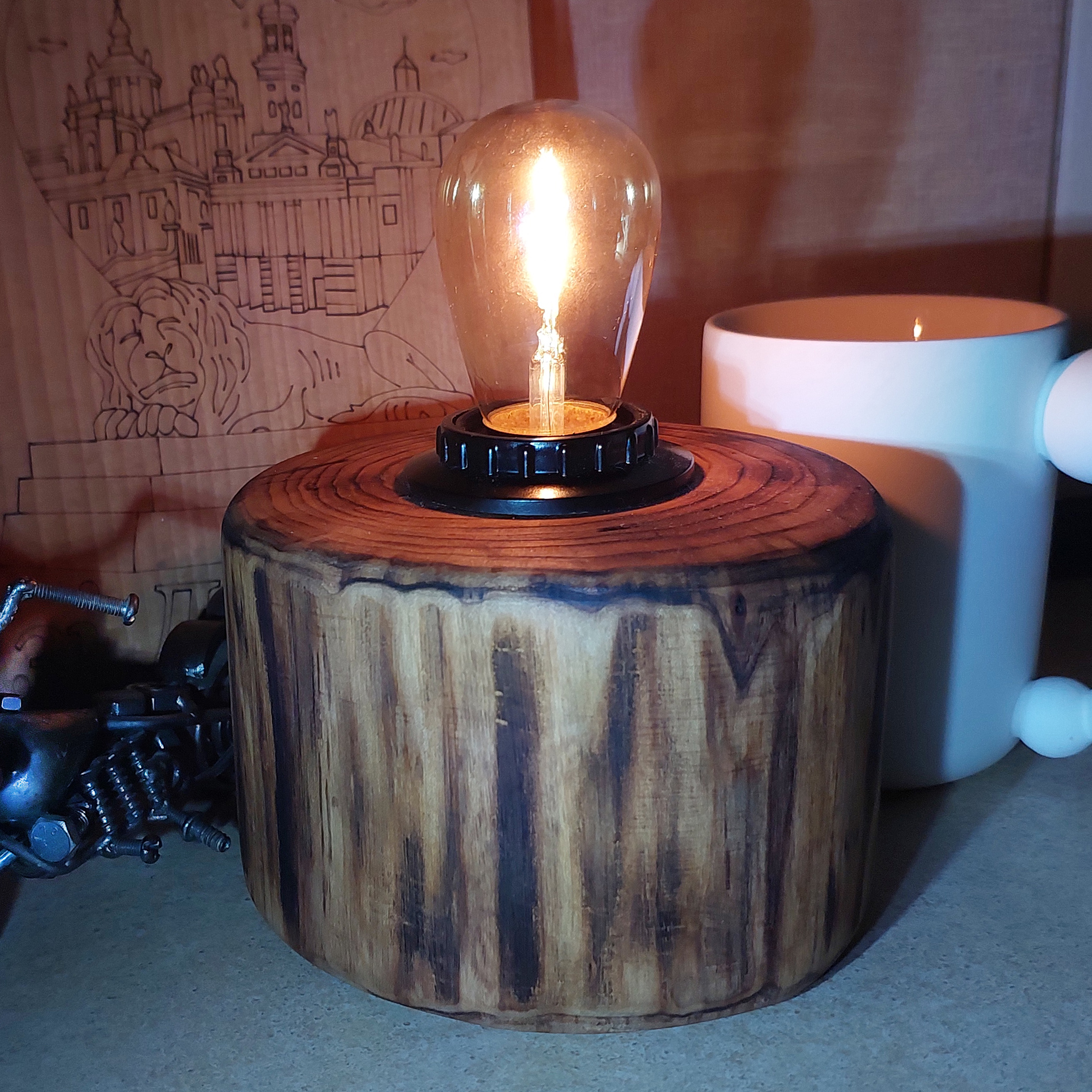 Світильник з ясеня напівтемного, LED-лампа Едісона ST45G