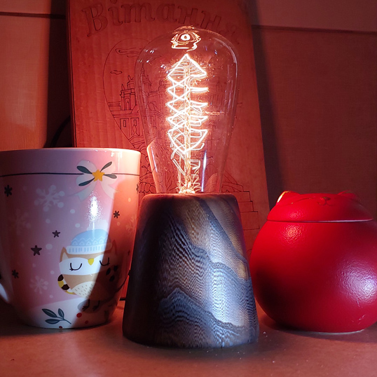 Світильник ручної роботи з темного ясеня та лампою Едісона ST64-2