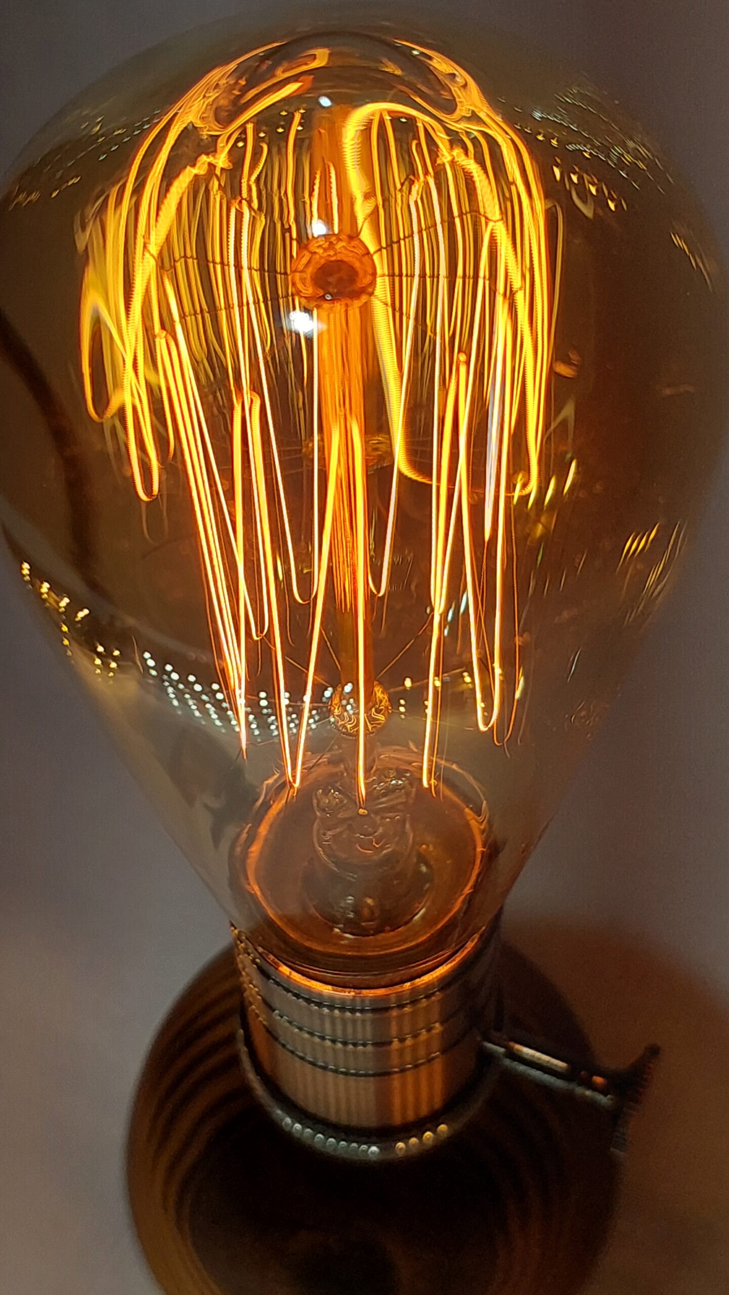 Внутрішній світ лампи Едісона