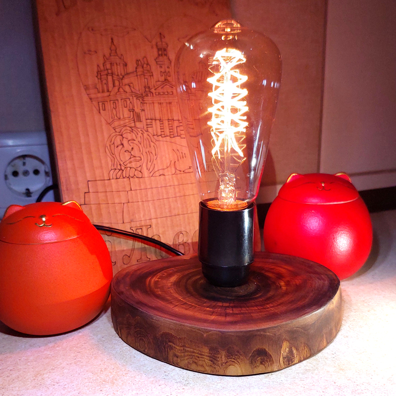 Лампа Едісона ST64 та світильник ручної роботи з дерева